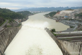 Thủy điện Hòa Bình mở cửa xả đáy thứ 3 vào 15h hôm nay