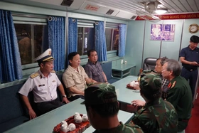 Phó Thủ tướng Trần Hồng Hà trực tiếp chỉ đạo cứu hộ cứu nạn vụ chìm tàu trên vịnh Hạ Long