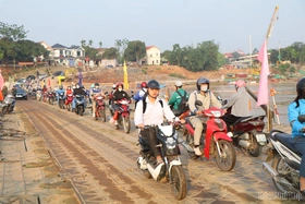 Dừng vận hành cầu phao Phong Châu từ 19h ngày 21/7