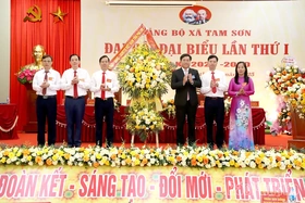 Chủ tịch UBND tỉnh Trần Duy Đông dự, chỉ đạo Đại hội Đảng bộ xã Tam Sơn lần thứ I