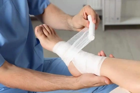 Rửa vết thương ngay tại nhà với phòng khám gia đình Việt Úc