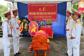 Liệt sĩ Phan Văn Hồi được an táng tại nghĩa trang quê nhà sau 52 năm hy sinh