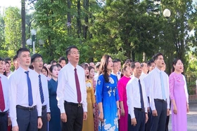 Lễ chào cờ đầu tháng và nghe kể chuyện về Bác Hồ