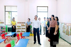 Đoàn công tác Sở Giáo dục và Đào tạo làm việc với xã Lâm Thao