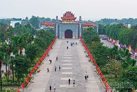 Thiết lập chuỗi sản phẩm du lịch chủ lực vùng đất Tổ