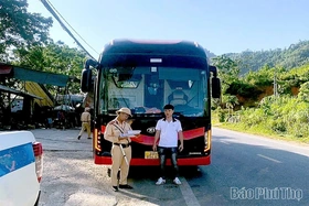 Phạt 140 triệu đồng 2 xe khách chở quá số người quy định