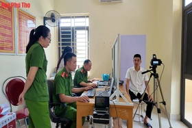 Nhanh chóng hoàn thành việc đổi thẻ đảng viên trên nền tảng dữ liệu dân cư