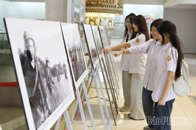 Trưng bày chuyên đề “Cách mạng Tháng Tám năm 1945 - Mốc son lịch sử”