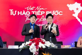 Bộ đôi Tùng Dương - Nguyễn Văn Chung gây sốt với MV mới “Việt Nam - Tự hào tiếp bước tương lai”