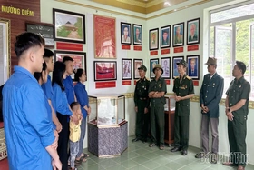 Thăm Căn cứ cách mạng Mường Diềm