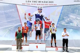 Đội Vĩnh Long giành ưu thế ở nội dung 100 km xuất phát đồng hành cá nhân, đồng đội nam