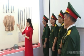 Chiếc áo nâu bạc màu: “Trái tim” của một cuộc cách mạng