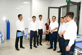 Phó Chủ tịch UBND tỉnh Nguyễn Khắc Hiếu kiểm tra công tác chuẩn bị tổ chức Lễ khánh thành Trung tâm Y tế khu vực Yên Lạc