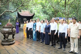 Dâng hương, hoa tưởng niệm Chủ tịch Hồ Chí Minh và phát động trồng cây tại Khu Di tích lịch sử Đền Hùng