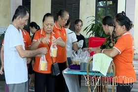 Bát cháo yêu thương: Hơi ấm từ lòng nhân ái chùa Tùng Vân