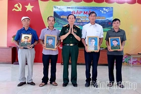 Phục dựng và trao tặng 340 di ảnh cho thân nhân, gia đình liệt sĩ