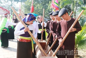 Độc đáo nghệ thuật trình diễn dân gian của người Mường