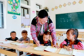 Chuyện “gieo chữ” trên non cao