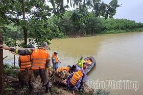 Nỗ lực tìm kiếm người mất tích nghi do đuối nước khi đi đánh cá