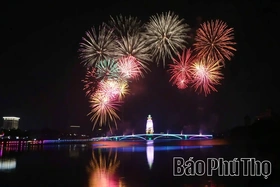 Mãn nhãn màn pháo hoa rực rỡ mừng ngày Quốc khánh
