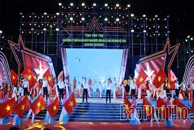 Hào hùng, xúc động, tự hào