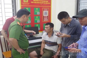 Tạm giữ 2 đối tượng tàng trữ, mua bán trái phép chất ma tuý