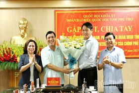 Đoàn ĐBQH tỉnh gặp mặt, chia tay cán bộ được nghỉ công tác, hưởng chế độ theo quy định