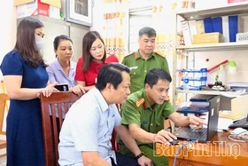Đảng bộ xã Đoan Hùng hoàn thành việc đổi thẻ đảng viên