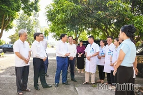 Phó Chủ tịch UBND tỉnh Nguyễn Huy Ngọc thăm, kiểm tra một số cơ sở y tế, hành chính công tại khu vực Vĩnh Phúc