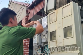 Không có hiện tượng “nhân bản” hóa đơn tiền điện tại xã Hùng Việt