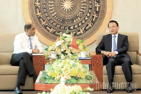 Bí thư Tỉnh ủy Đặng Xuân Phong tiếp Đại sứ đặc mệnh toàn quyền Singapore tại Việt Nam