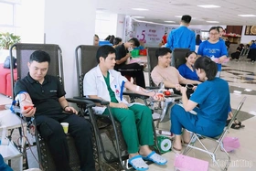 Tiếp nhận 100 đơn vị máu từ chương trình “Giọt hồng yêu thương”