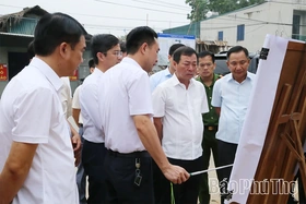 Chủ tịch HĐND tỉnh Bùi Văn Quang làm việc tại xã Quảng Yên