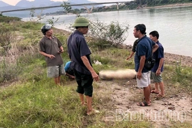 Nhóm 7 học sinh ra sông Đà tắm, một em bị đuối nước tử vong