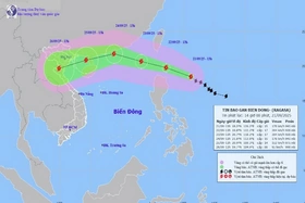 Vùng gần tâm siêu bão RAGASA, gió mạnh cấp 14-15, giật trên cấp 17