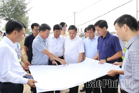 Phó Chủ tịch UBND tỉnh Đinh Công Sứ kiểm tra 2 dự án do Bộ NN&MT đầu tư trên địa bàn tỉnh