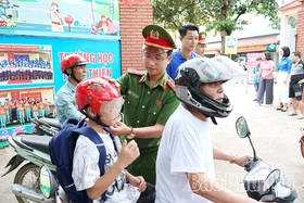 Xây dựng cổng trường an toàn giao thông ở xã Xuân Lũng