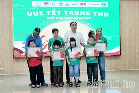 Vui Tết Trung thu và trao học bổng Siêu nhân năm học 2024-2025 cho trẻ em mắc chứng bại não