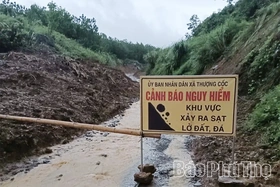 Mưa lớn cảnh báo nguy cơ sạt lở đất