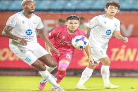 CLB CAHN càng làm nóng cuộc đua vô địch V-League, Nam Định rớt lại vì quá tải