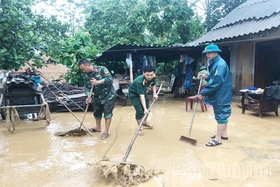 Ban Chỉ huy phòng thủ khu vực 2 - Thống Nhất huy động hàng chục CBCS giúp dân khắc phục hậu quả cơn bão số 10