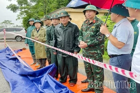 Lực lượng vũ trang tỉnh kịp thời giúp dân ứng phó, khắc phục bão số 10