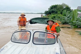 Gần 800 hộ dân được lực lượng Công an hỗ trợ di dời đến nơi an toàn