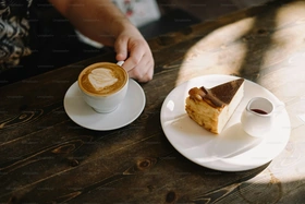 Những thực phẩm dùng cùng cà phê dễ gây tăng cân