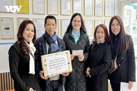 Cộng đồng người Việt tại Séc quyên góp ủng hộ đồng bào bị ảnh hưởng lũ lụt