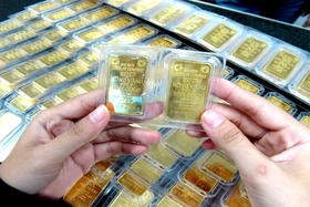 Vàng tăng kỷ lục, dự kiến thu thuế người bán vàng