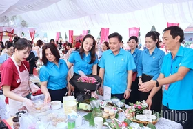 Sôi nổi Hội thi “Nấu chè sắc màu” trong công nhân lao động