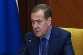 Ông Medvedev đáp trả đe dọa của ông Trump về tên lửa Tomahawk