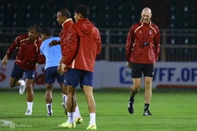 HLV Nepal mong mưa lớn khi tái đấu Việt Nam