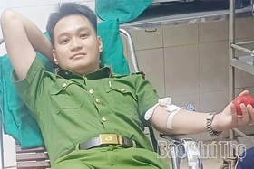 Đại uý Công an xã Mai Hạ kịp thời hiến máu cứu thai phụ